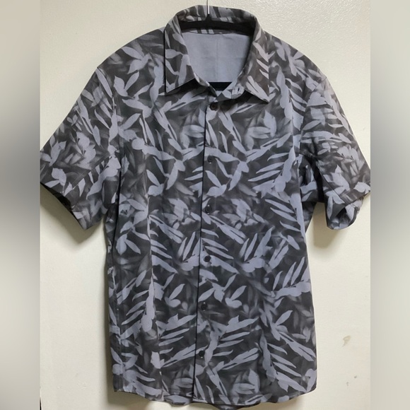 Lululemon Short Sleeve Shirt. M - Picture 1 of 4